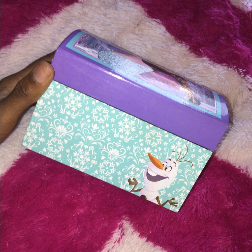 Frozen jewelry box